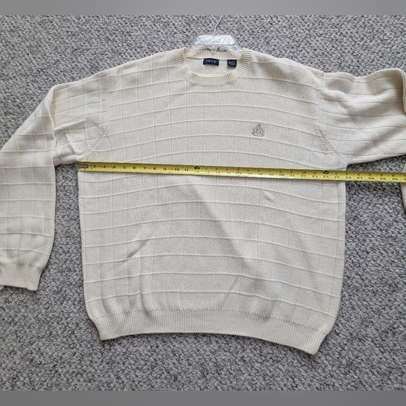 Izod Men's (Size L) Cream Cotton Crewneck Knit Sweater w/Textured Grid Design - Picture 9 of 15